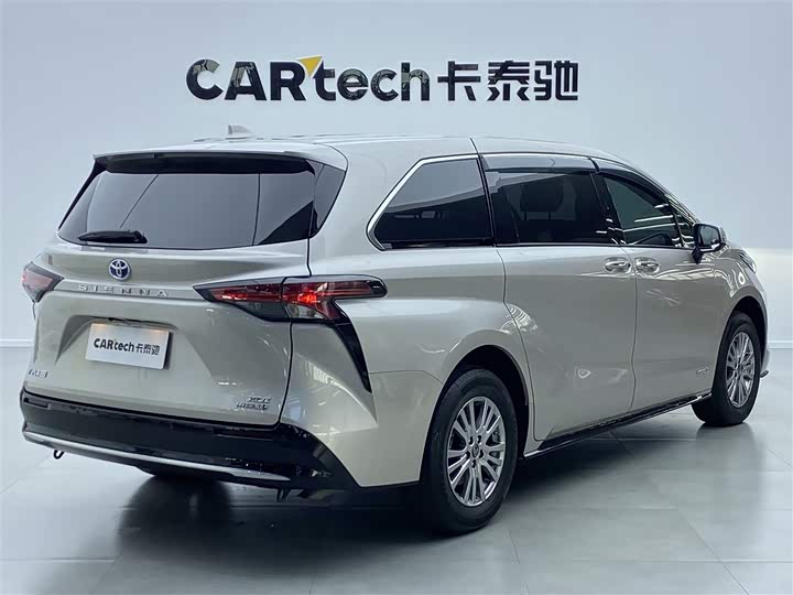 Фото 4 - Toyota Sienna