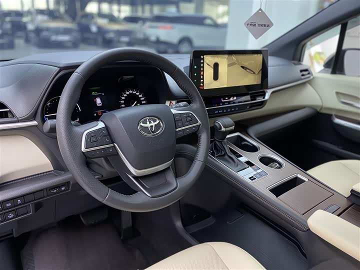 Фото 7 - Toyota Sienna