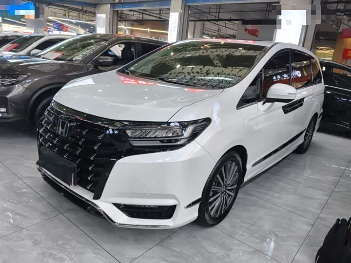 Фото 2 - Honda Elysion