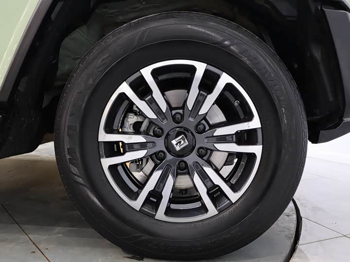 Фото 6 - Tank 300