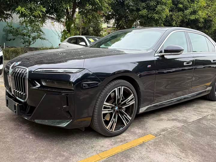 Фото 1 - BMW 7 Series