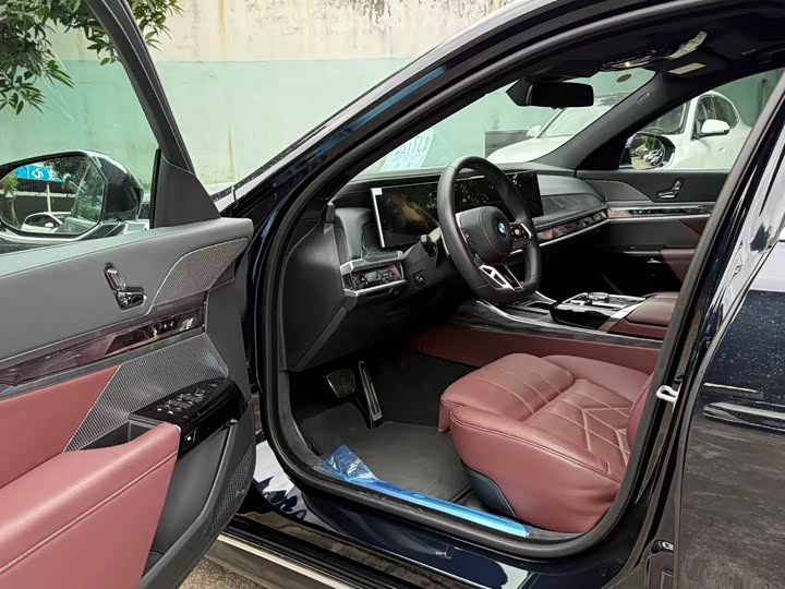 Фото 5 - BMW 7 Series