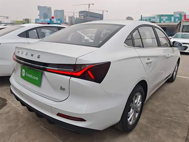 Фото 7 - Roewe i5