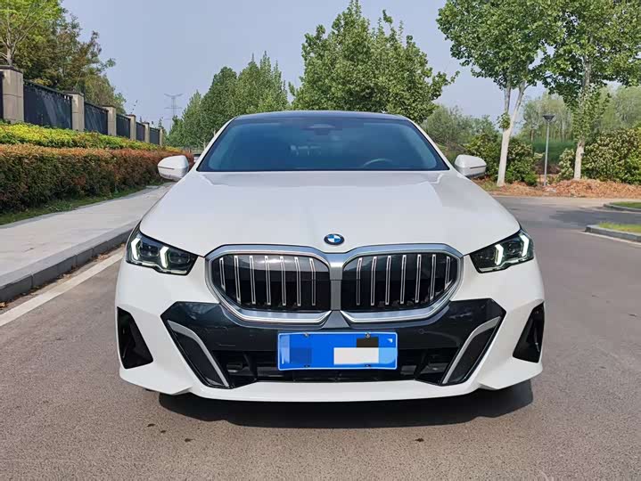 Фото 1 - BMW 5 Series