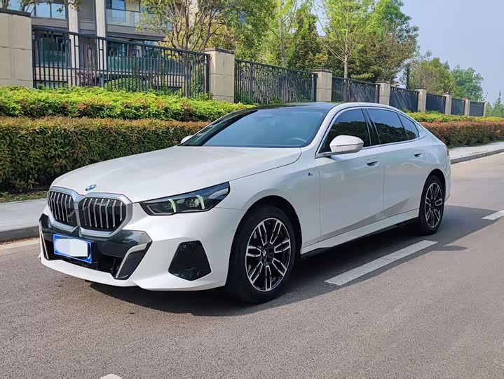 Фото 2 - BMW 5 Series