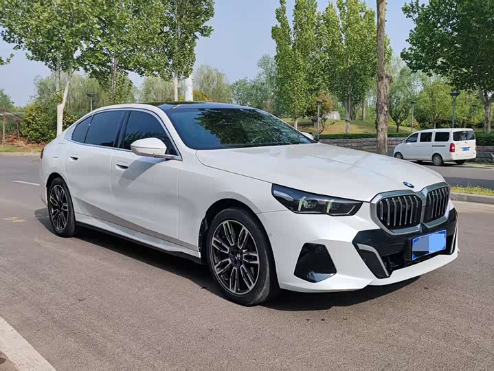 Фото 3 - BMW 5 Series