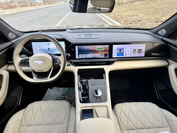 Фото 8 - Geely Monjaro