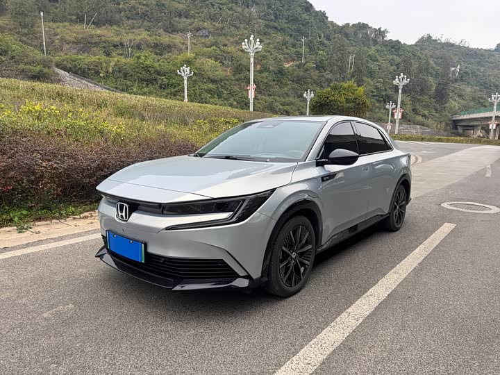 Фото 1 - Honda e:NP2