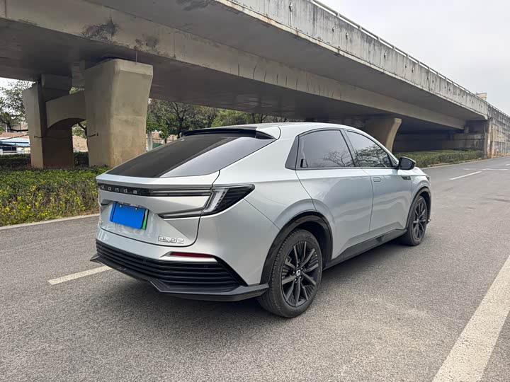 Фото 2 - Honda e:NP2