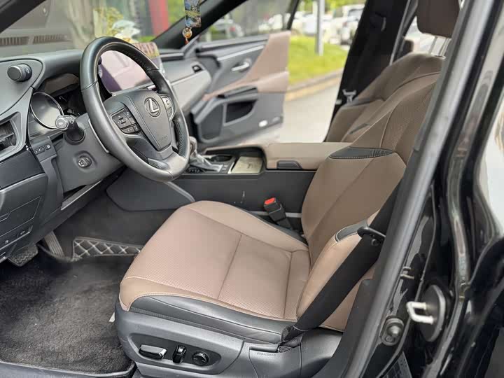 Фото 4 - Lexus ES