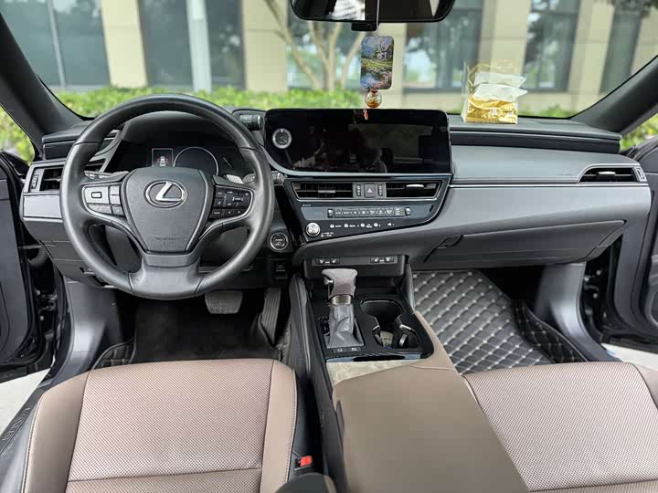 Фото 5 - Lexus ES