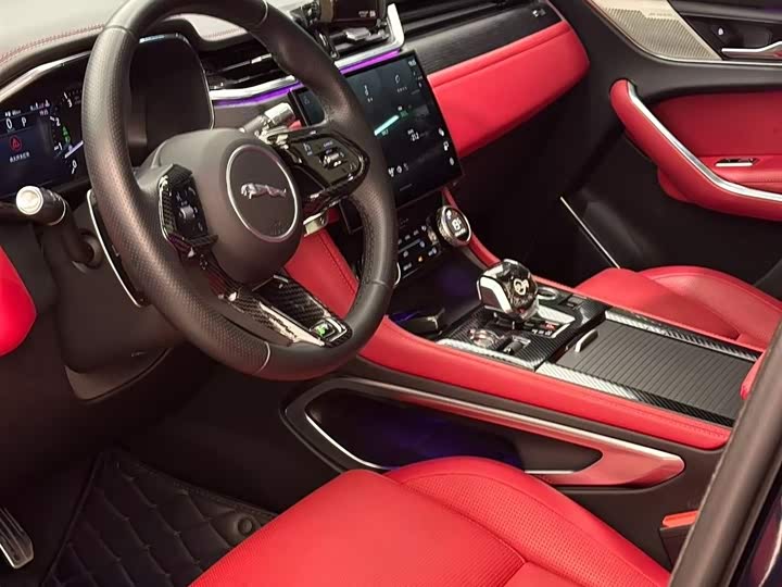 Фото 4 - Jaguar F-Pace