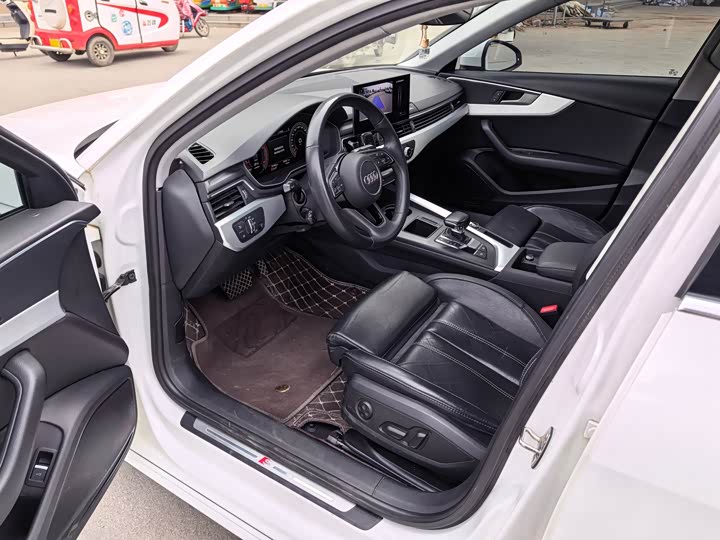 Фото 4 - Audi A4L