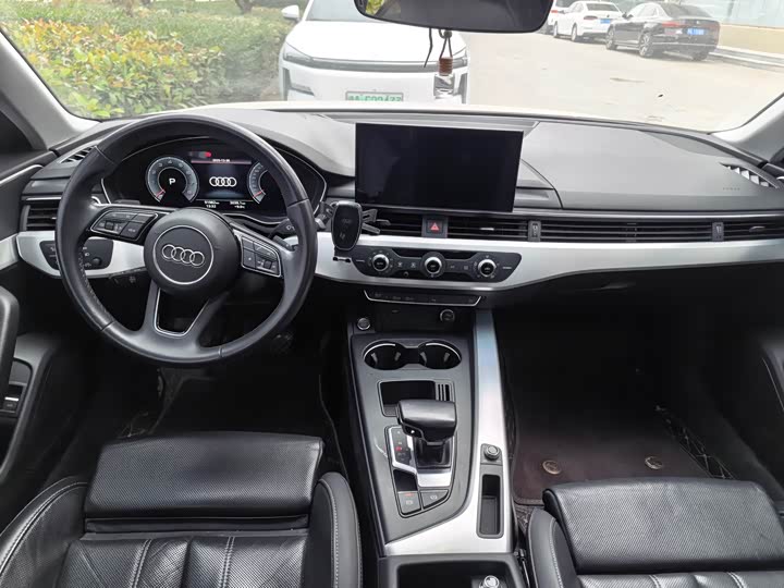 Фото 6 - Audi A4L