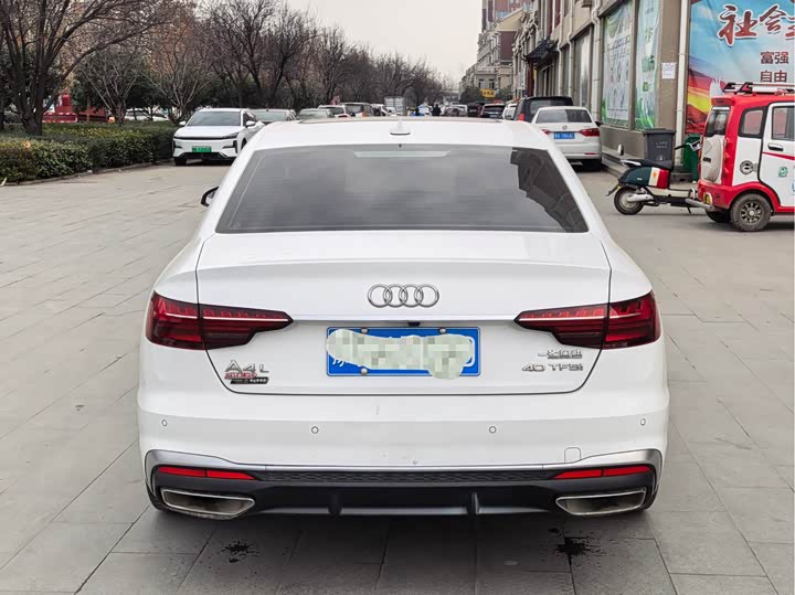 Фото 8 - Audi A4L