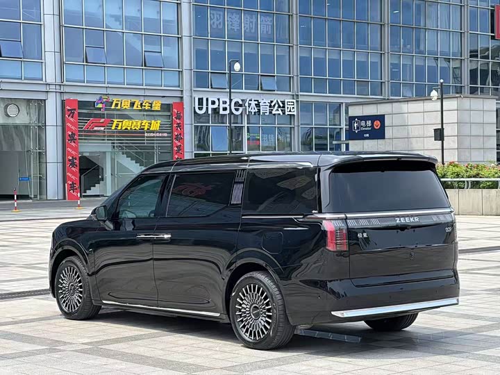 Фото 4 - Zeekr 009