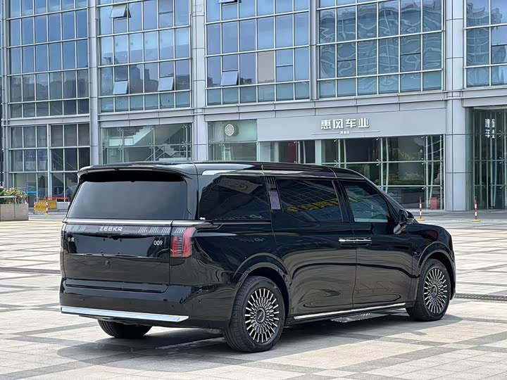Фото 6 - Zeekr 009