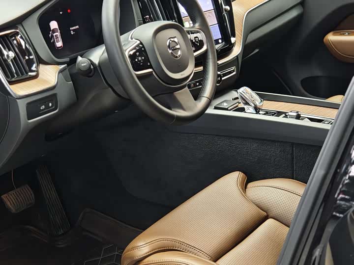 Фото 8 - Volvo XC60 Hybrid