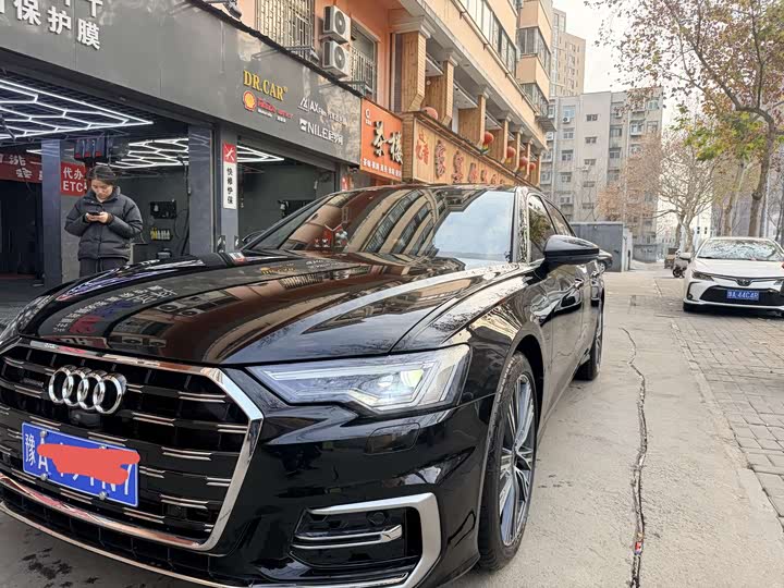 Фото 1 - Audi A6L