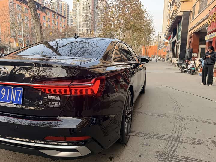 Фото 4 - Audi A6L