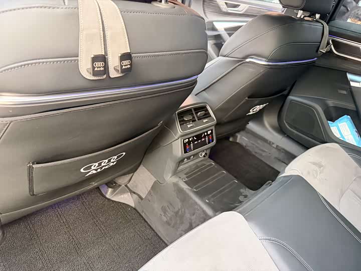 Фото 8 - Audi A6L