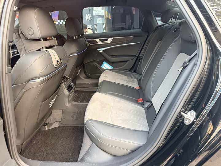 Фото 9 - Audi A6L