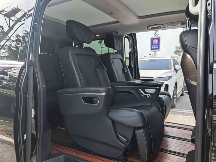 Фото 5 - Mercedes-Benz V-Class