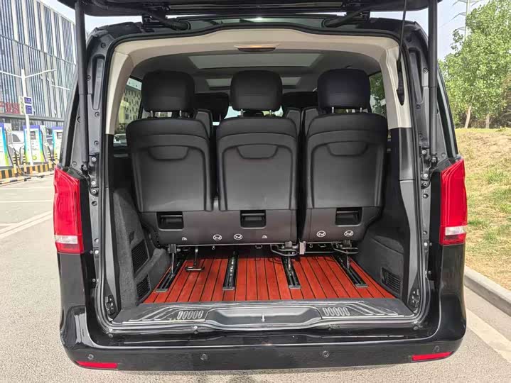 Фото 7 - Mercedes-Benz V-Class