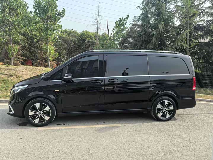 Фото 8 - Mercedes-Benz V-Class