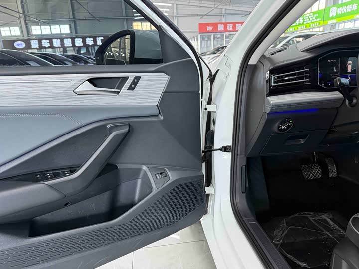 Фото 9 - Volkswagen Sagitar L