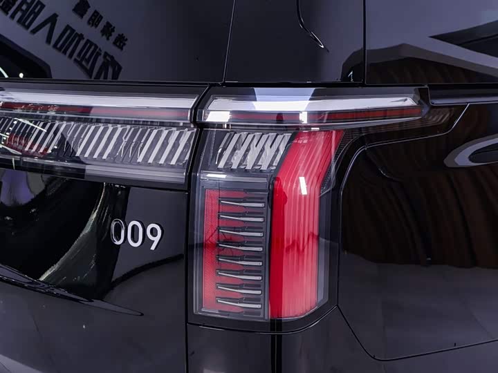 Фото 9 - Zeekr 009