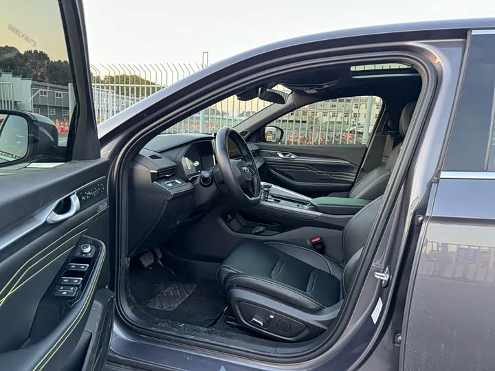 Фото 4 - Geely Preface