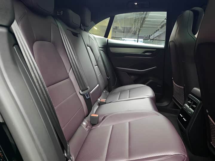 Фото 3 - Porsche Macan EV