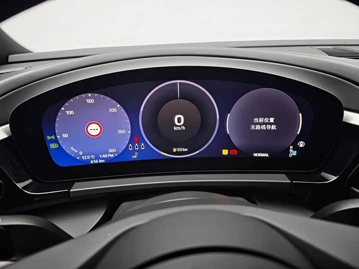 Фото 4 - Porsche Macan EV