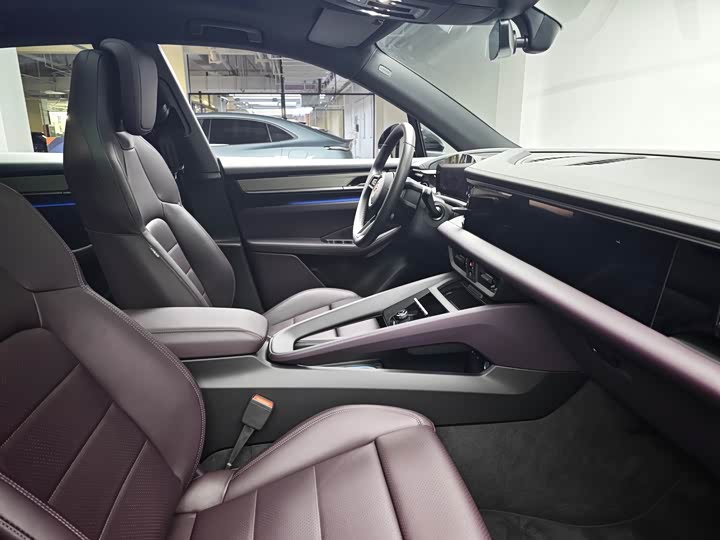 Фото 6 - Porsche Macan EV