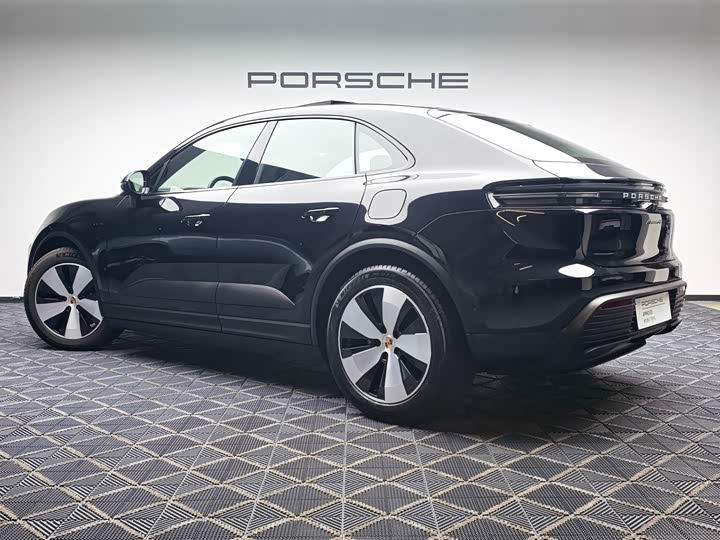 Фото 9 - Porsche Macan EV