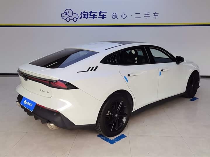 Фото 3 - Changan UNI-V