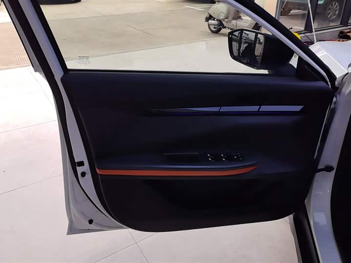 Фото 7 - Changan UNI-V