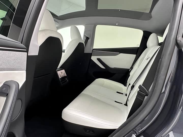 Фото 8 - Tesla Model Y