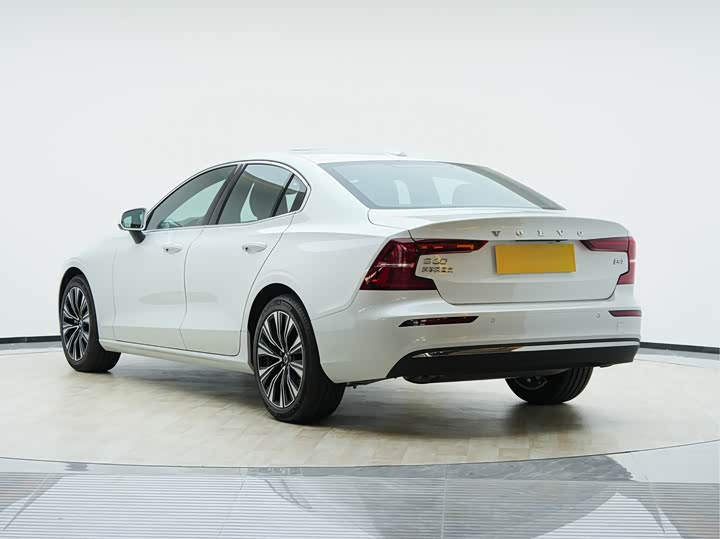 Фото 8 - Volvo S60