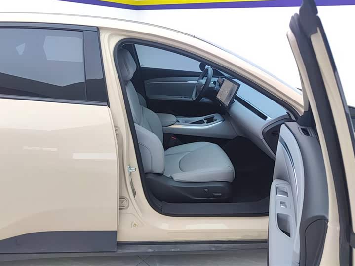 Фото 8 - XPeng Mona M03