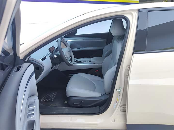 Фото 9 - XPeng Mona M03