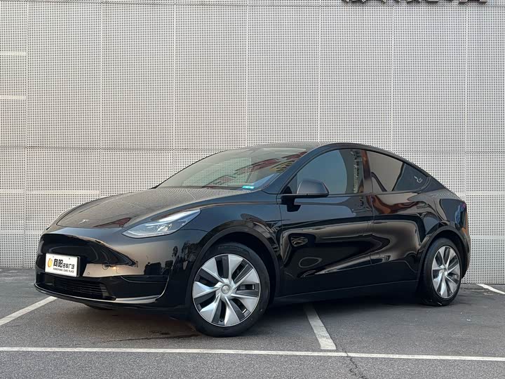 Фото 1 - Tesla Model Y