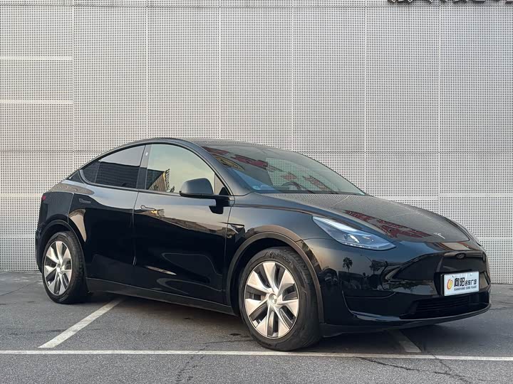 Фото 3 - Tesla Model Y