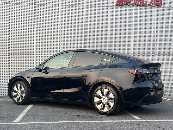 Фото 6 - Tesla Model Y