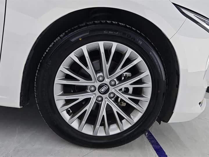 Фото 6 - Bestune B70