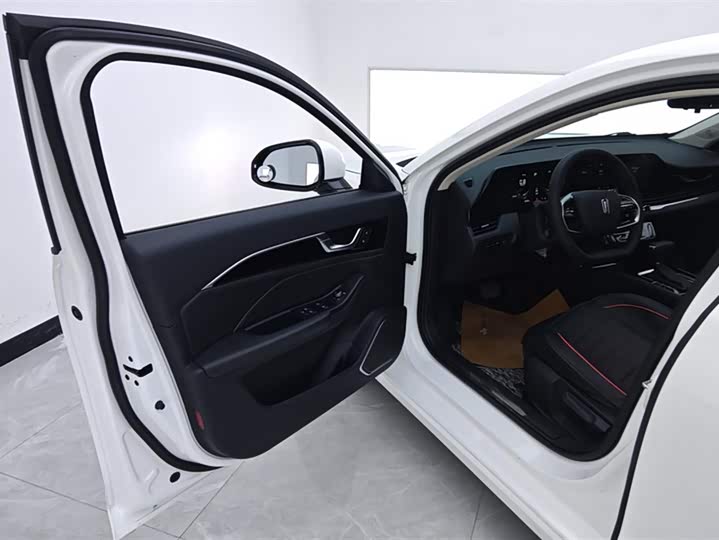 Фото 7 - Bestune B70