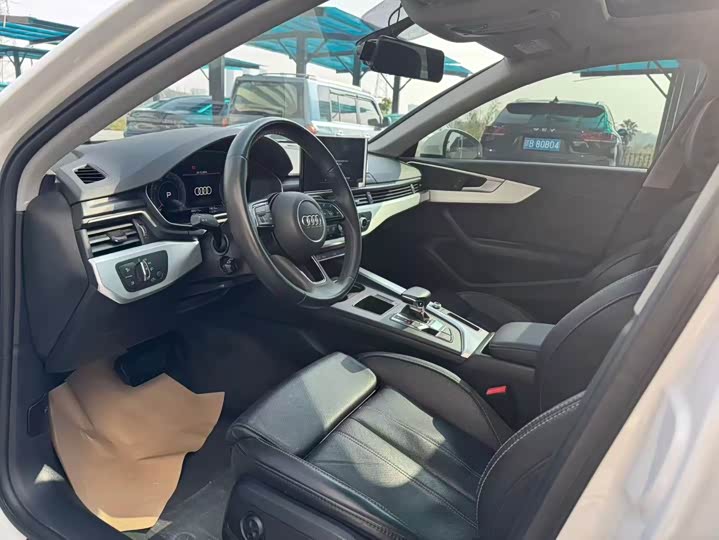 Фото 4 - Audi A4L