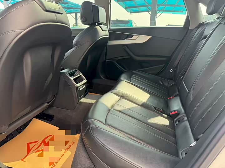 Фото 5 - Audi A4L