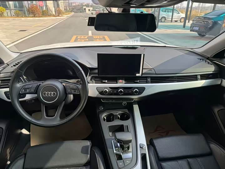 Фото 6 - Audi A4L